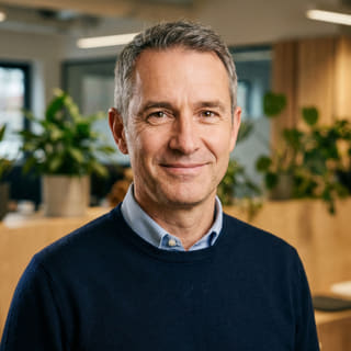 James Mitchell, Chief Executive Officer στην Ταξίδι Αξιακόν, φωτογραφία προφίλ
